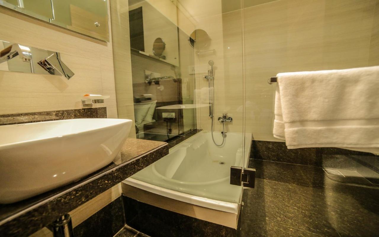 The Basil Park Otel Bhavnagar Dış mekan fotoğraf