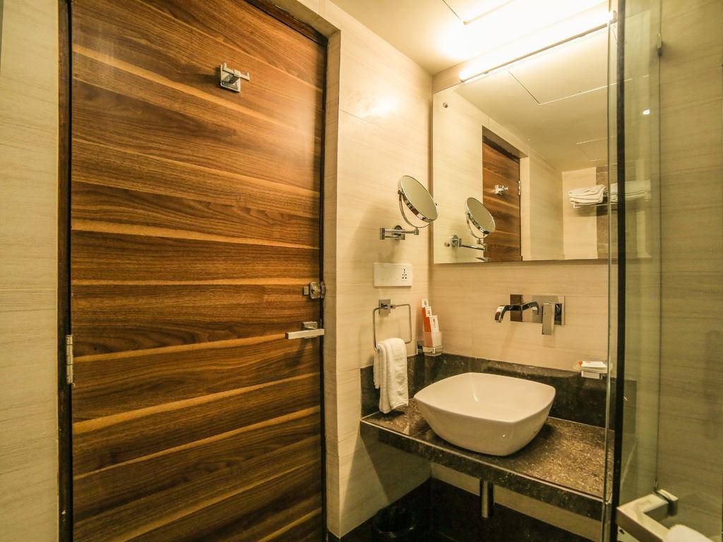 The Basil Park Otel Bhavnagar Oda fotoğraf