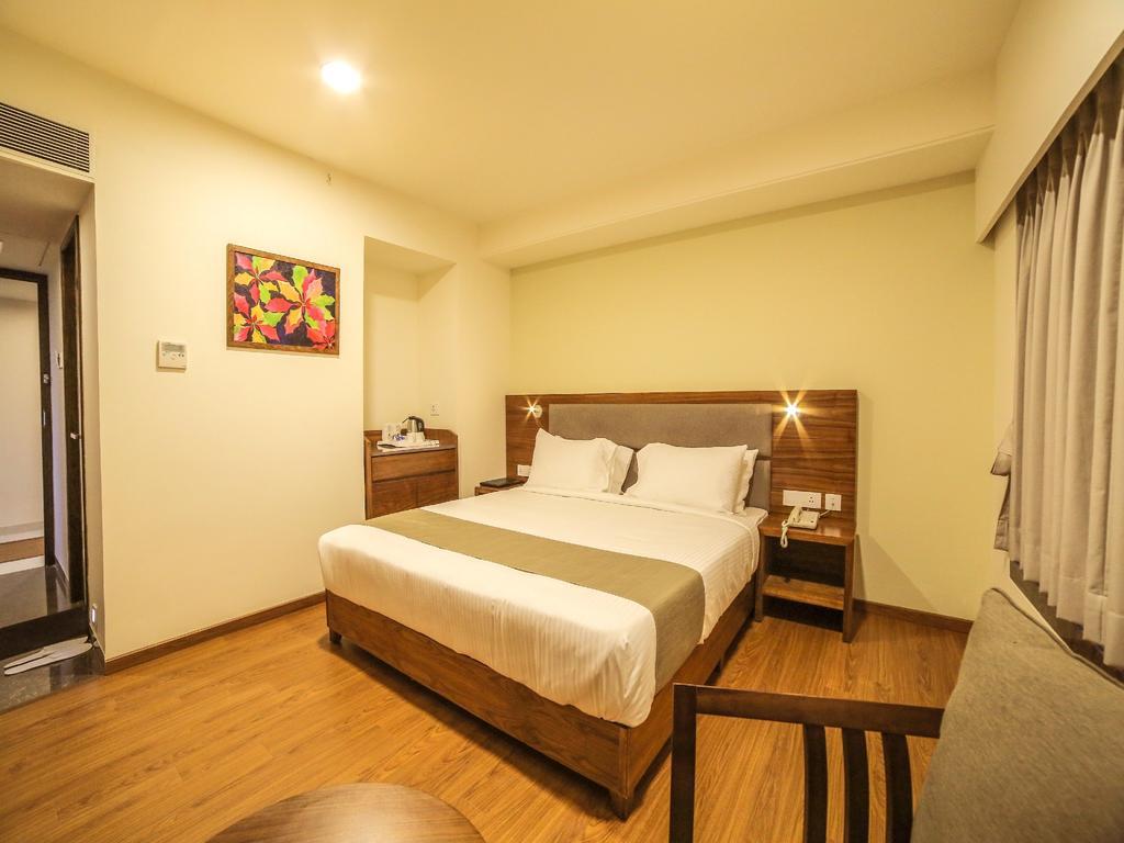 The Basil Park Otel Bhavnagar Oda fotoğraf