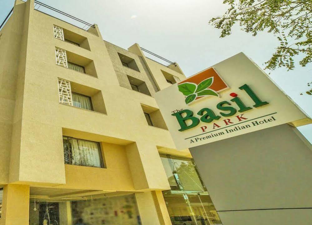 The Basil Park Otel Bhavnagar Dış mekan fotoğraf