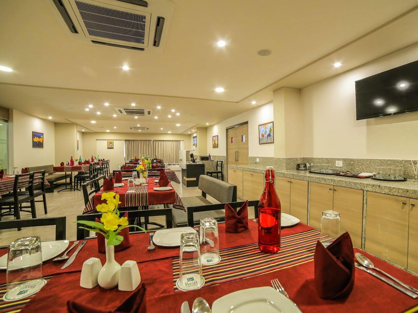 The Basil Park Otel Bhavnagar Dış mekan fotoğraf