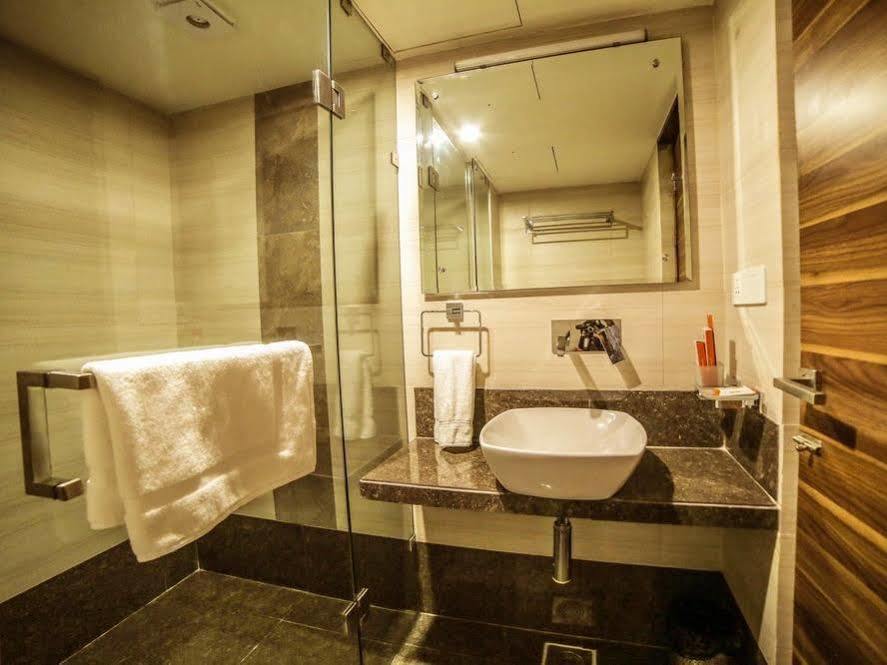 The Basil Park Otel Bhavnagar Dış mekan fotoğraf